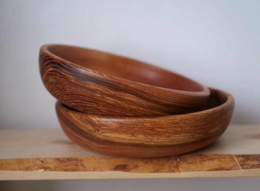 Assiette creuse en frêne-olivier