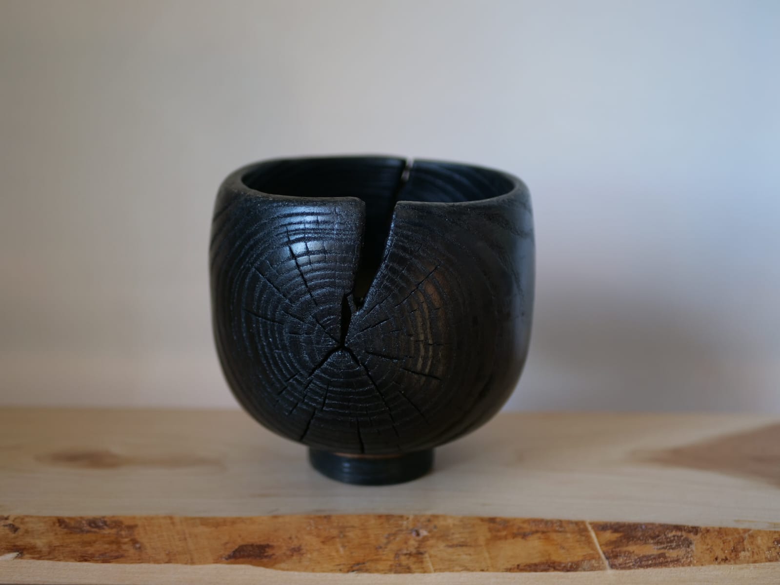 Coupe en acacia brûlé